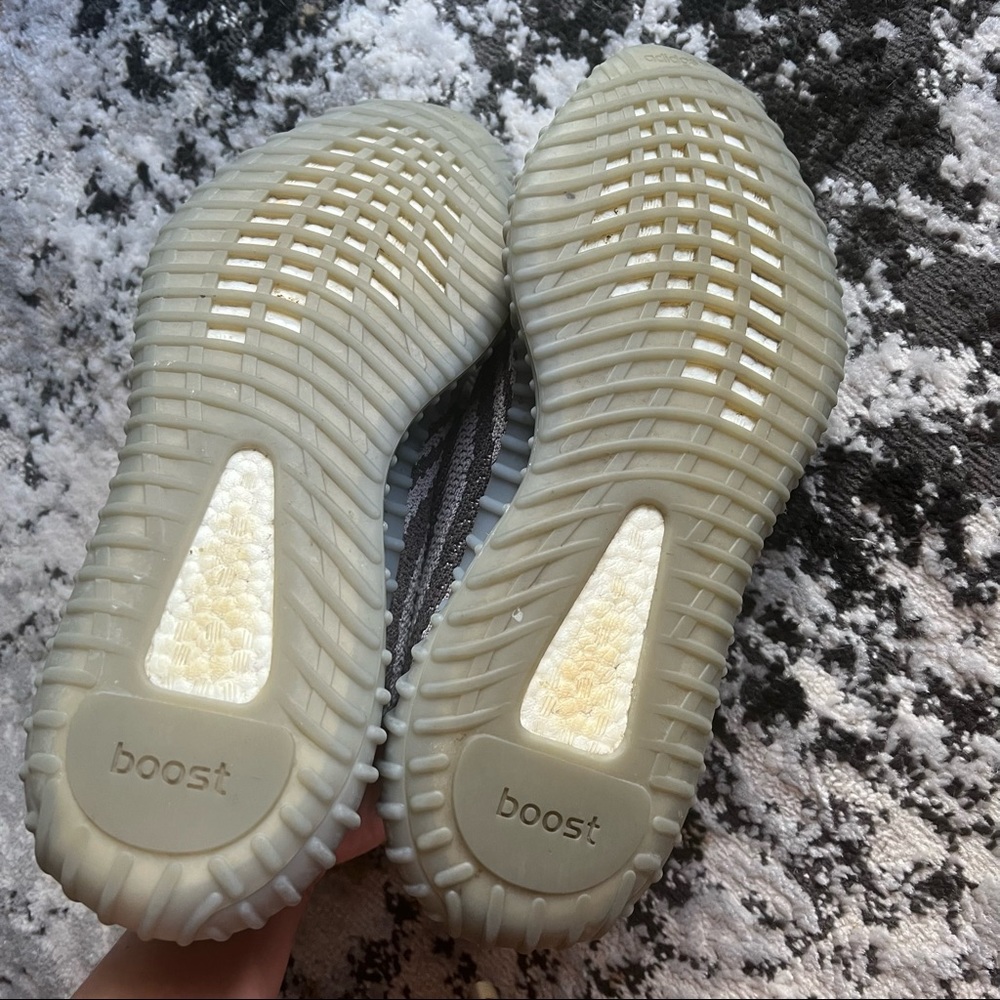 Yeezy 350 V2 Beluga - Picture 6 of 12
